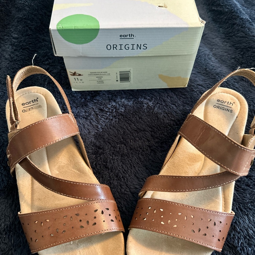 Earth Origins Kendra Khloe Womens Sandal Almond size 11 W